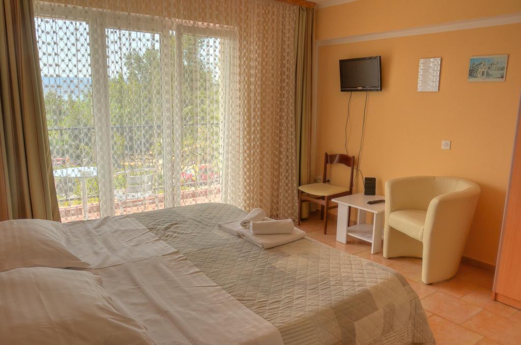 Pansion Begic Hotel Omiš Exterior foto