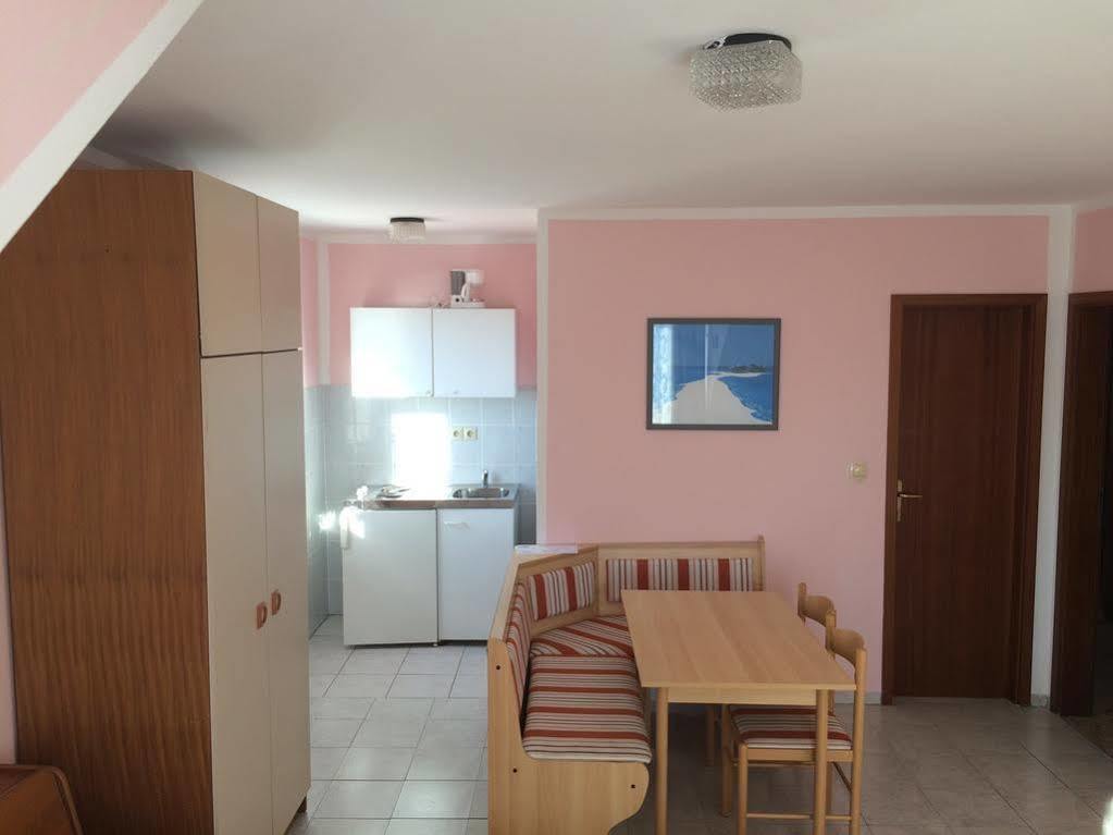 Pansion Begic Hotel Omiš Exterior foto