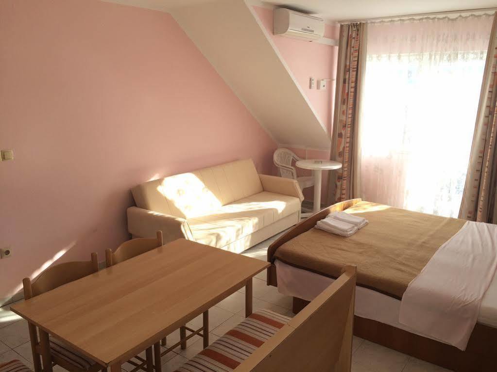 Pansion Begic Hotel Omiš Exterior foto