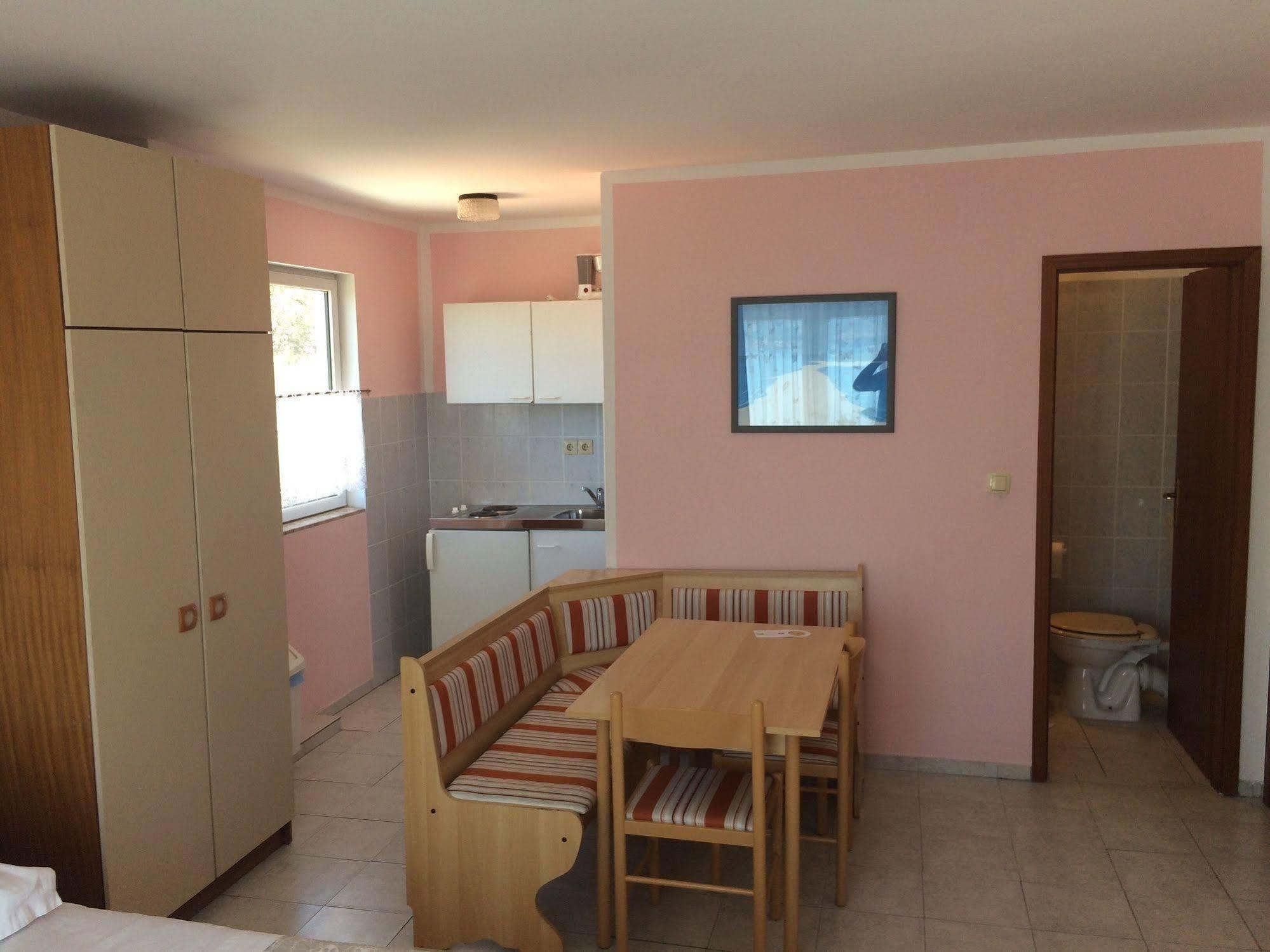 Pansion Begic Hotel Omiš Exterior foto