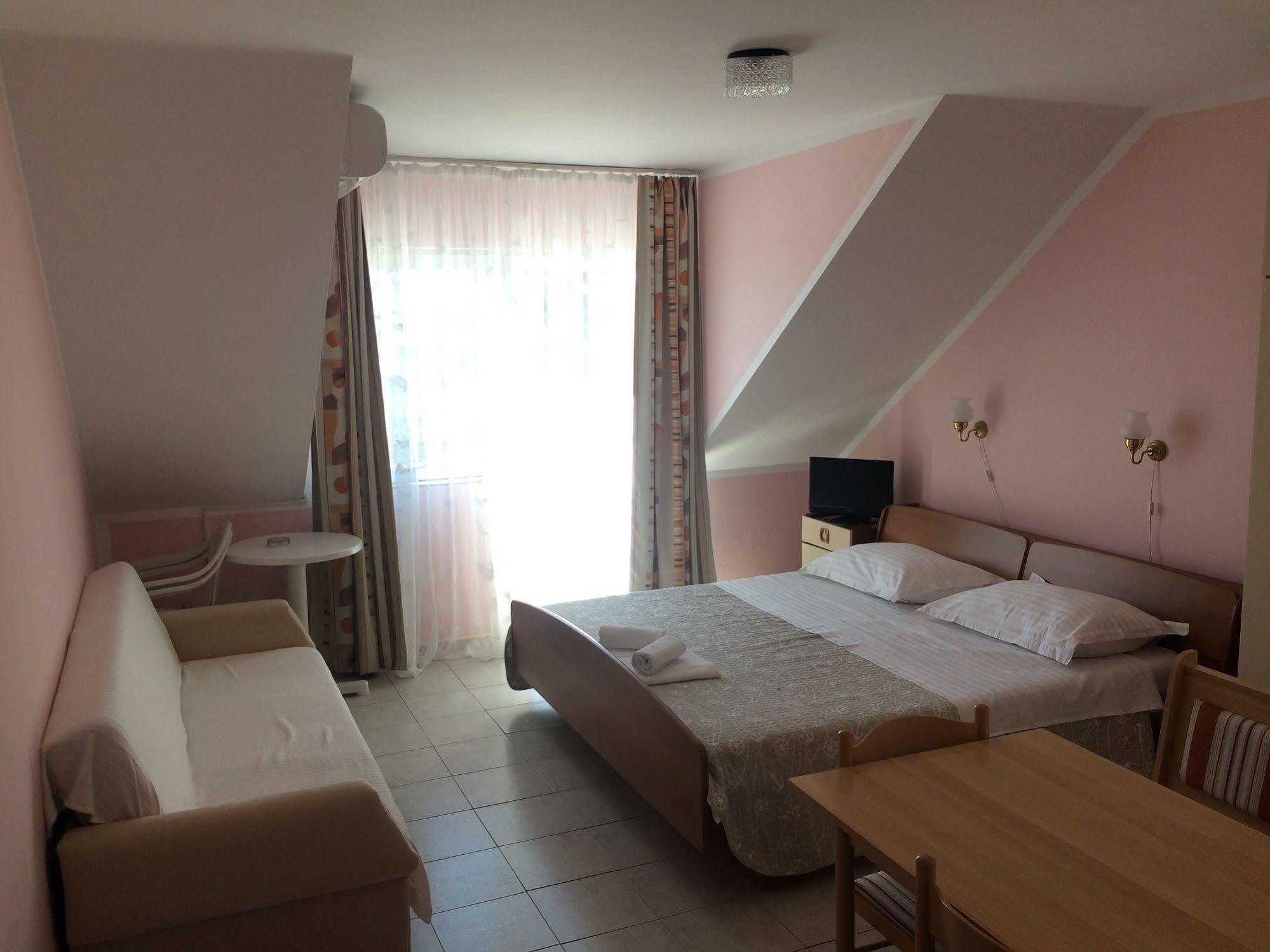 Pansion Begic Hotel Omiš Exterior foto