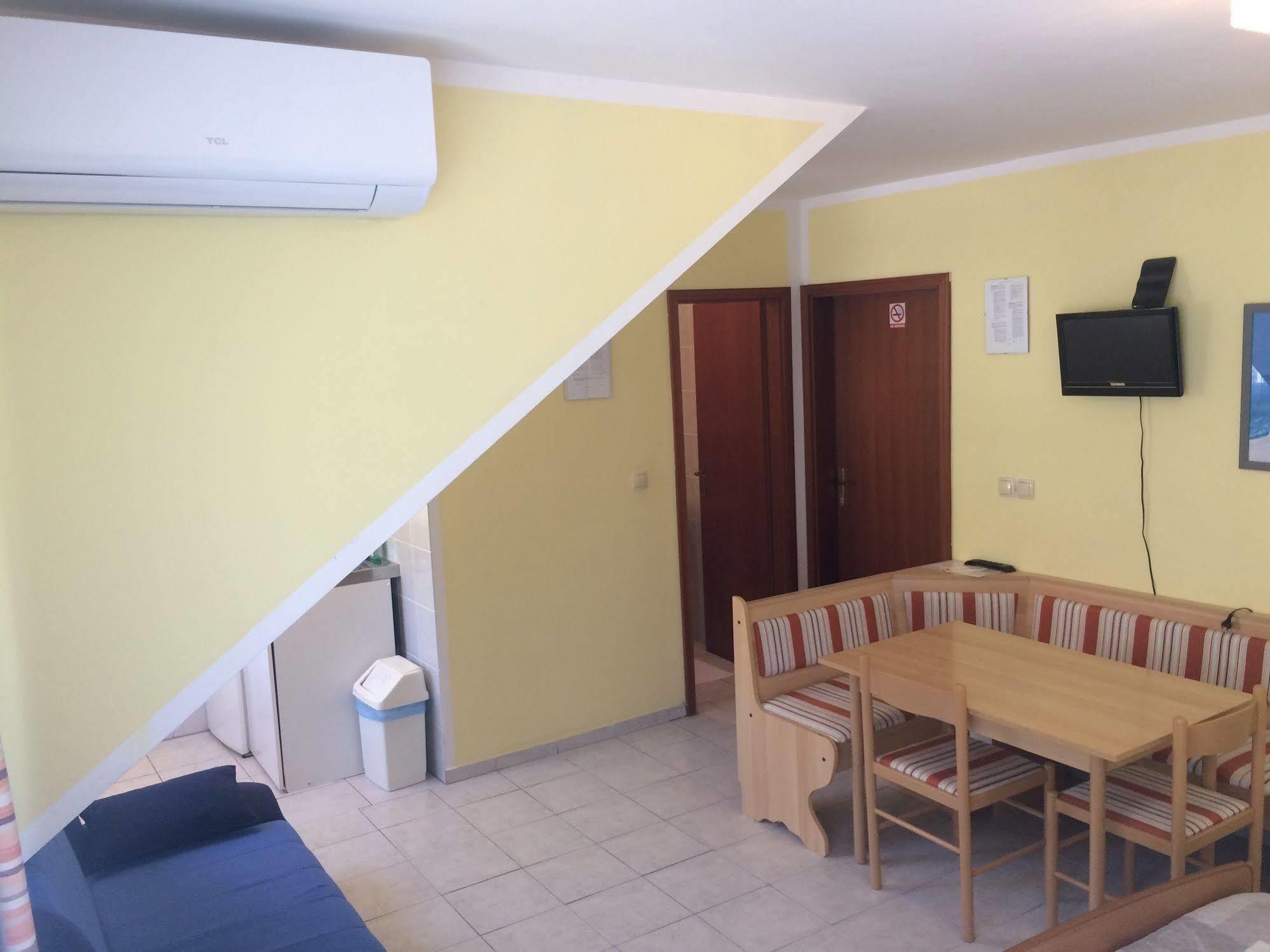 Pansion Begic Hotel Omiš Exterior foto